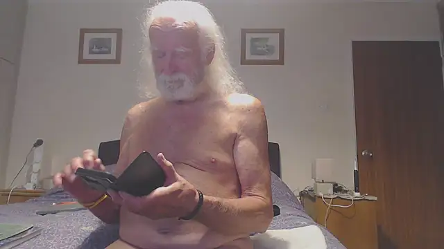 Snapshot of WaverlyKernow chatting on June 21, 9:15 am WaverlyKernow online show from June 21, 9:15 am