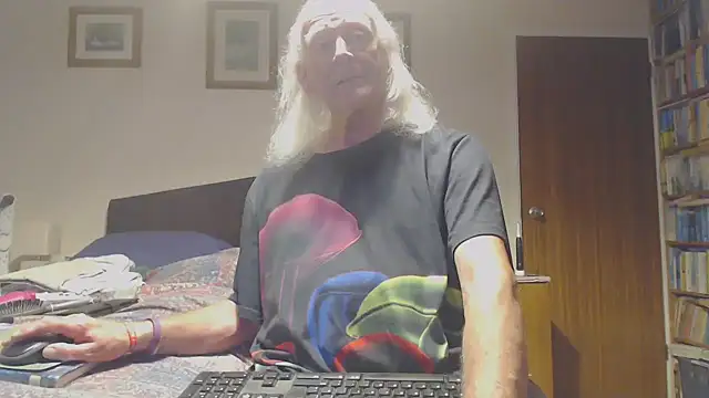 WaverlyKernow online show from April 8, 6:53 pm