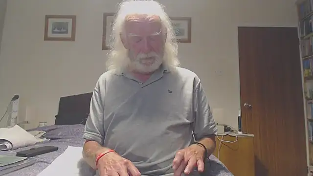 Snapshot of WaverlyKernow chatting on June 17, 11:09 am WaverlyKernow online show from June 17, 11:09 am