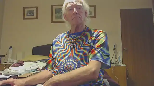 Snapshot of WaverlyKernow chatting on February 26, 7:23 am WaverlyKernow online show from February 26, 7:23 am