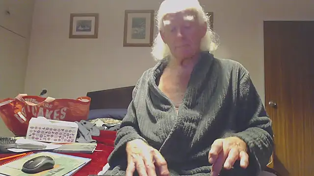 Snapshot of WaverlyKernow chatting on September 19, 8:24 pm WaverlyKernow online show from September 19, 8:24 pm