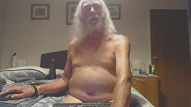 Snapshot of WaverlyKernow chatting on July 18, 8:17 pm WaverlyKernow online show from July 18, 8:17 pm