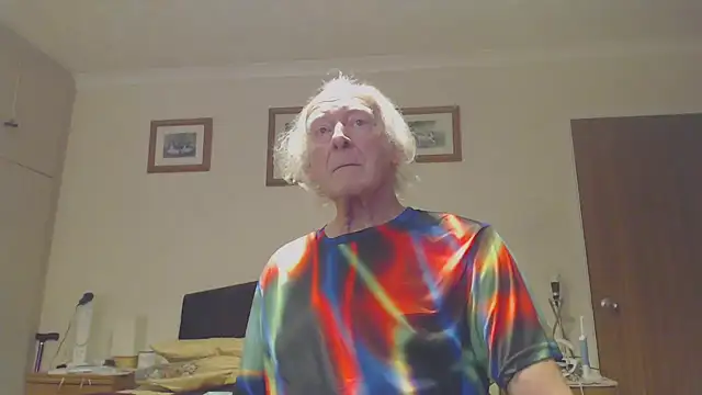 Snapshot of WaverlyKernow chatting on February 5, 3:20 pm WaverlyKernow online show from February 5, 3:20 pm