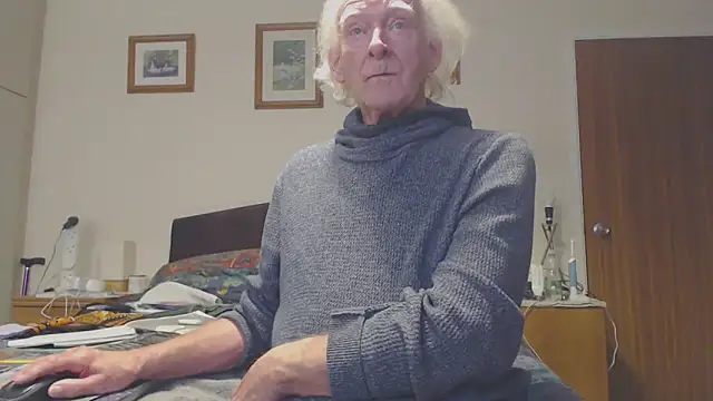 Snapshot of WaverlyKernow chatting on March 1, 8:56 am WaverlyKernow online show from March 1, 8:56 am