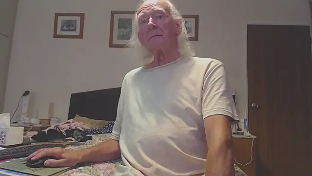 Snapshot of WaverlyKernow chatting on September 10, 3:00 pm WaverlyKernow online show from September 10, 3:00 pm