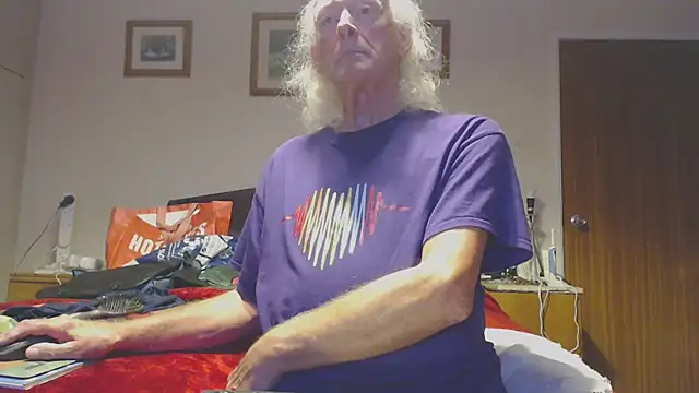 Snapshot of WaverlyKernow chatting on October 1, 6:56 pm WaverlyKernow online show from October 1, 6:56 pm