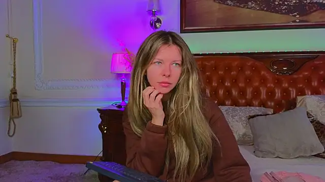 Real Tini online show from December 5, 6:23 am