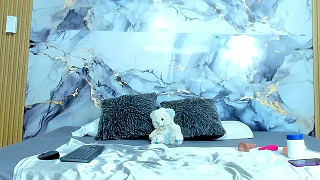 luna hoott online show from December 2, 1:13 pm