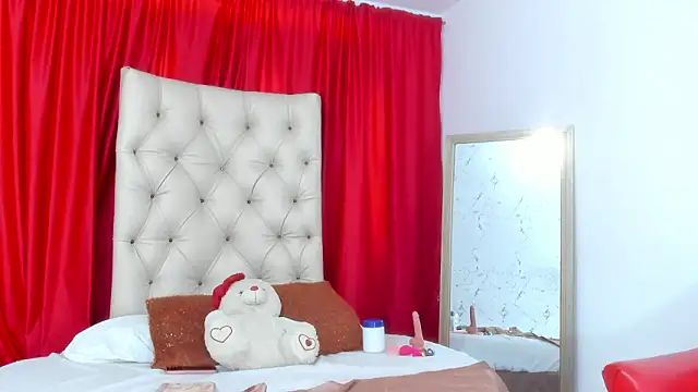 luna hoott online show from March 4, 1:41 pm