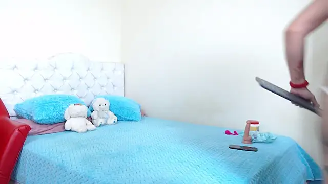 luna hoott online show from March 18, 1:55 pm