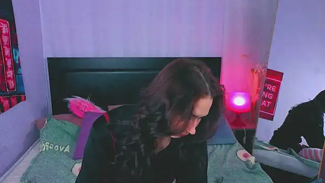 Snapshot of ArmiEri chatting on February 19, 1:02 am ArmiEri online show from February 19, 1:02 am