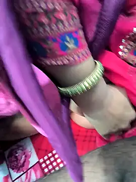 Snapshot of Crezy-Queen01 chatting on November 8, 8:18 am Crezy-Queen01 online show from November 8, 8:18 am