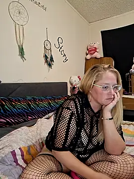 Snapshot of Toybox13_Pika chatting on September 18, 9:07 pm Toybox13 Pika online show from September 18, 9:07 pm