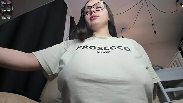 Snapshot of lecherous_wife chatting on October 13, 5:58 pm lecherous wife online show from October 13, 5:58 pm