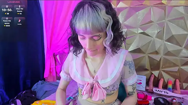 neeko princes online show from February 24, 12:16 pm