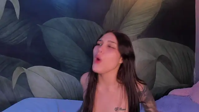 Snapshot of sweett_dirty chatting on March 5, 6:23 pm sweett dirty online show from March 5, 6:23 pm