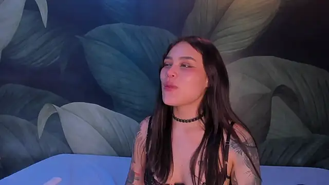 Snapshot of sweett_dirty chatting on February 15, 3:28 pm sweett dirty online show from February 15, 3:28 pm