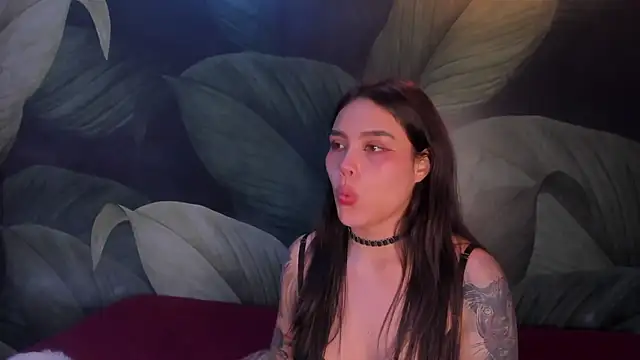 Snapshot of sweett_dirty chatting on February 21, 3:32 pm sweett dirty online show from February 21, 3:32 pm