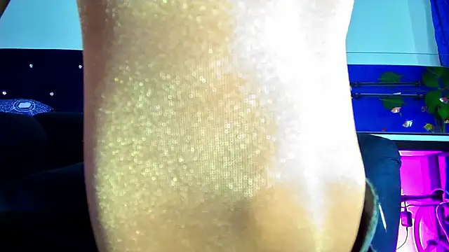 Aliice Doll online show from April 11, 7:45 am