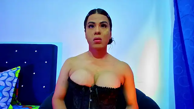 Aliice Doll online show from December 4, 6:40 pm