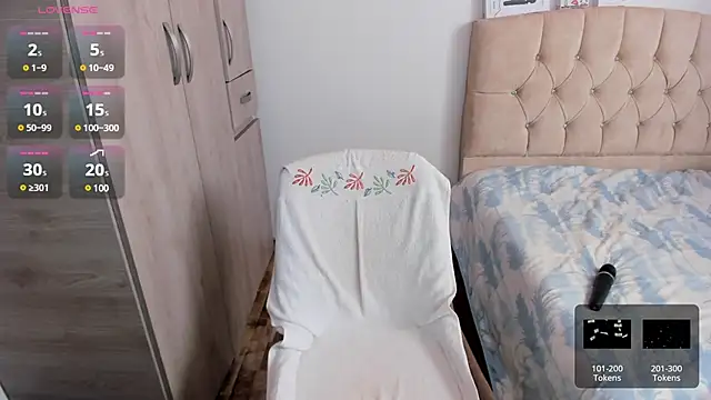 Snapshot of emily1_ chatting on February 25, 4:14 pm emily1 online show from February 25, 4:14 pm