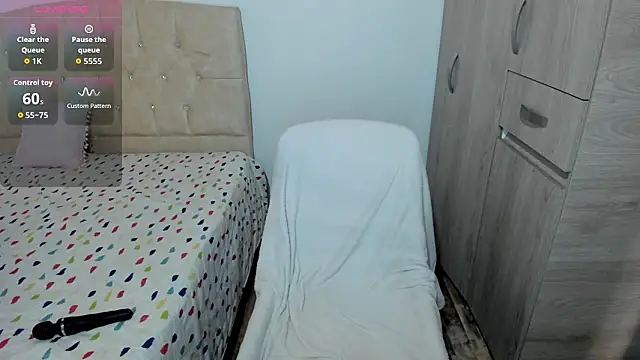 emily1  online show from February 10, 12:15 pm