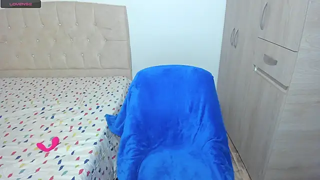 emily1  online show from April 15, 12:32 pm