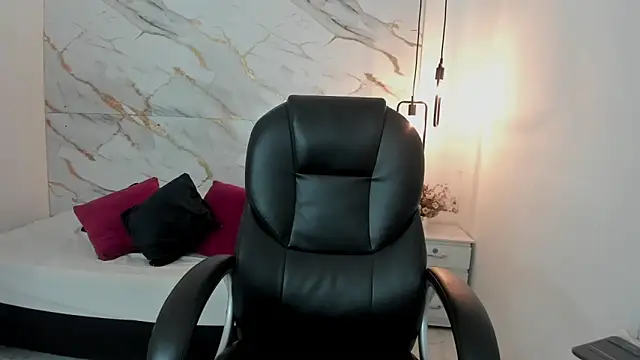 pretty ariiel online show from December 22, 11:32 am