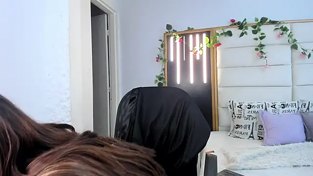 pretty ariiel online show from March 7, 4:02 am