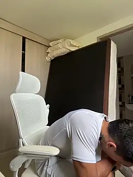 sendfer online show from November 4, 8:45 pm