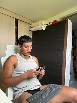 Snapshot of sendfer chatting on May 6, 7:18 pm sendfer online show from May 6, 7:18 pm