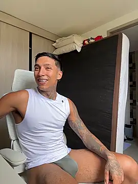 Snapshot of sendfer chatting on June 1, 7:13 pm sendfer online show from June 1, 7:13 pm
