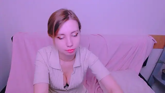 Snapshot of AliceFire_ chatting on June 4, 9:25 am AliceFire online show from June 4, 9:25 am