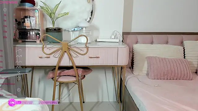 Snapshot of _Joliie_ chatting on January 31, 1:45 pm Joliie online show from January 31, 1:45 pm