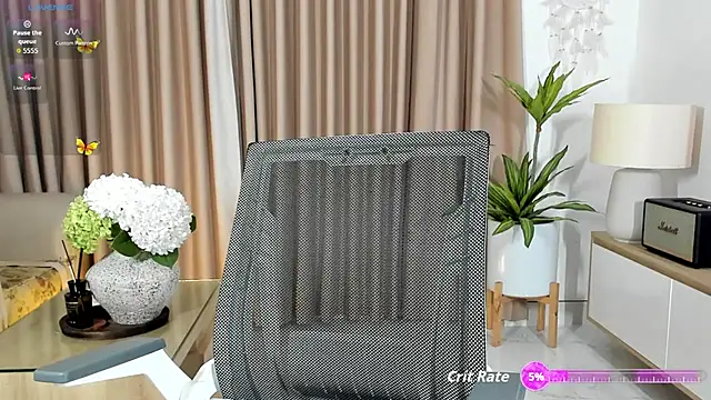 Snapshot of _Joliie_ chatting on June 30, 7:30 am Joliie online show from June 30, 7:30 am