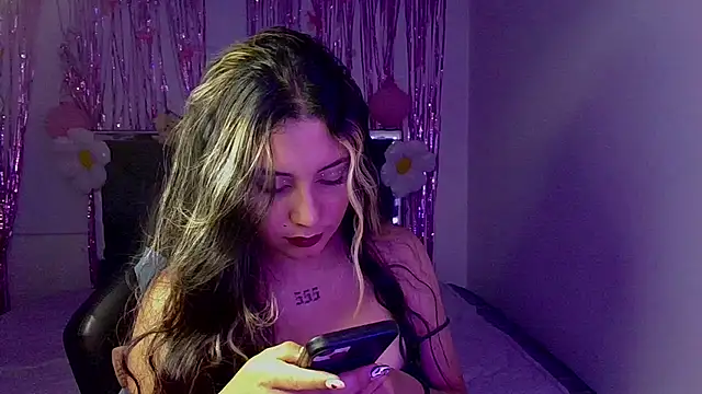 Snapshot of Lia_14_ chatting on October 11, 12:33 am Lia 14 online show from October 11, 12:33 am