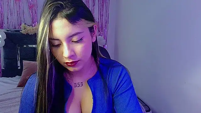 Snapshot of Lia_14_ chatting on October 15, 5:21 pm Lia 14 online show from October 15, 5:21 pm
