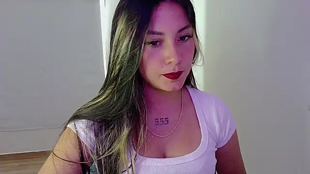 Snapshot of Lia_14_ chatting on February 2, 8:19 pm Lia 14 online show from February 2, 8:19 pm