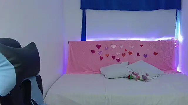 Snapshot of Lia_14_ chatting on February 22, 5:24 pm Lia 14 online show from February 22, 5:24 pm