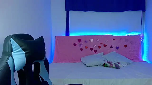 Snapshot of Lia_14_ chatting on February 23, 11:33 am Lia 14 online show from February 23, 11:33 am