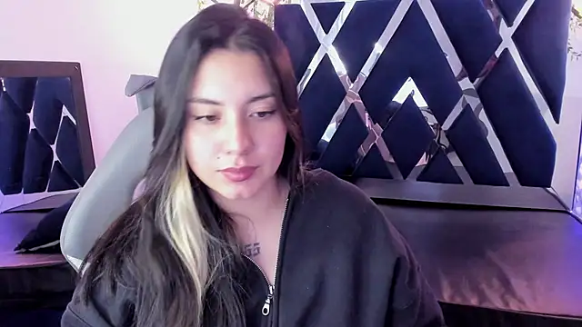 Snapshot of Lia_14_ chatting on February 13, 5:33 pm Lia 14 online show from February 13, 5:33 pm