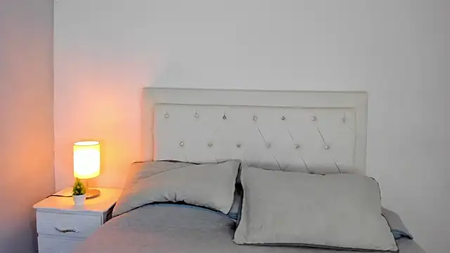 MELISSA ALVAREZ online show from September 22, 9:15 am