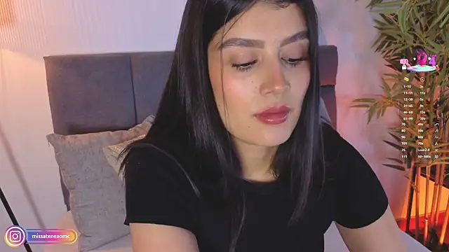 missatenea online show from February 5, 1:51 pm