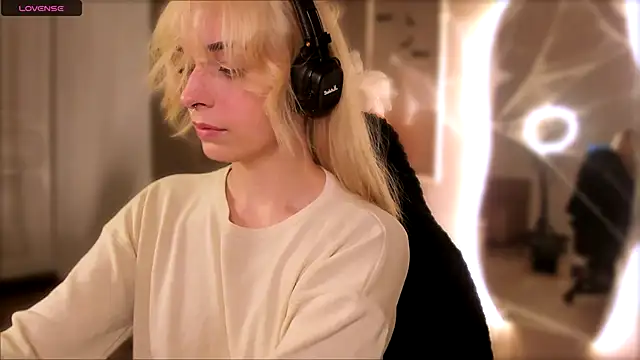 Eli Llie online show from November 4, 8:34 pm