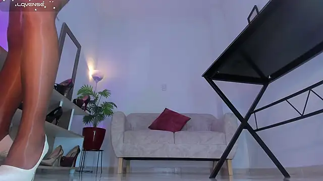 Snapshot of Katherinlevinee1 chatting on October 1, 12:20 pm Katherinlevinee1 online show from October 1, 12:20 pm