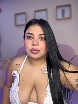 Snapshot of Emily_cooper20 chatting on October 19, 11:51 pm Emily cooper20 online show from October 19, 11:51 pm