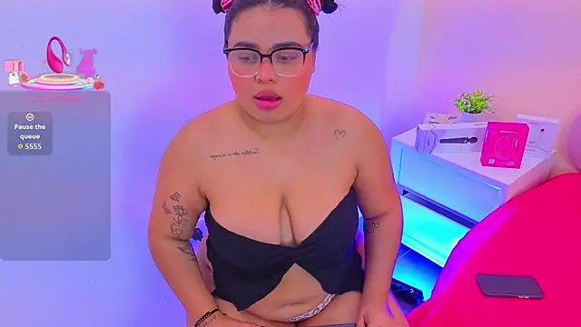 Snapshot of Emily_cooper20 chatting on September 15, 11:49 pm Emily cooper20 online show from September 15, 11:49 pm