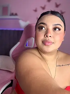 Snapshot of Emily_cooper20 chatting on December 5, 1:27 am Emily cooper20 online show from December 5, 1:27 am