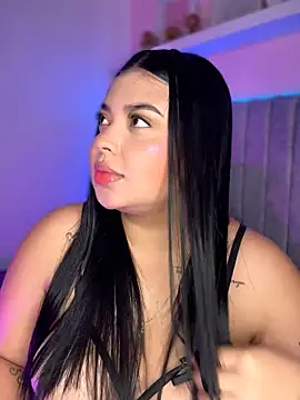 Snapshot of Emily_cooper20 chatting on February 19, 1:24 am Emily cooper20 online show from February 19, 1:24 am