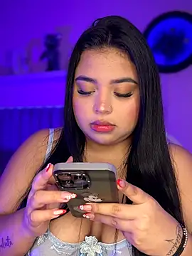 Snapshot of Emily_cooper20 chatting on February 5, 1:45 am Emily cooper20 online show from February 5, 1:45 am